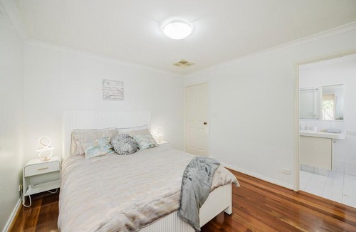 Shelley House | Shelley Riverside Home Near CBD & Airport