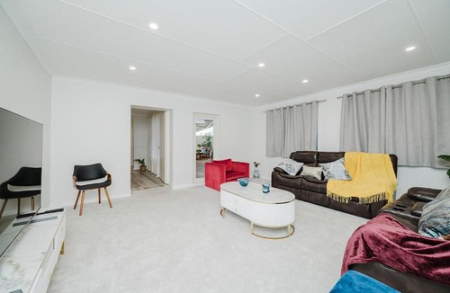 Shelley House | Shelley Riverside Home Near CBD & Airport