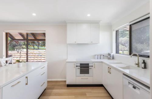 Shenton Park Apartment | Shenton Park - Leafy Haven over Kings Park
