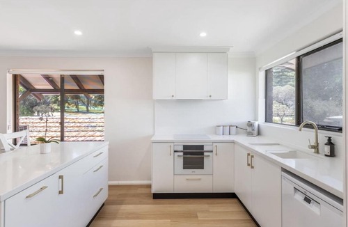 Shenton Park Apartment | Shenton Park - Leafy Haven over Kings Park
