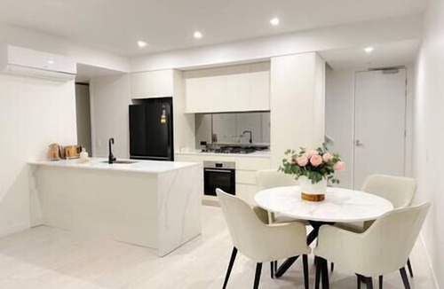 Keysborough House | SHINE Keysborough Highend Family Home, Netflix, Top Location