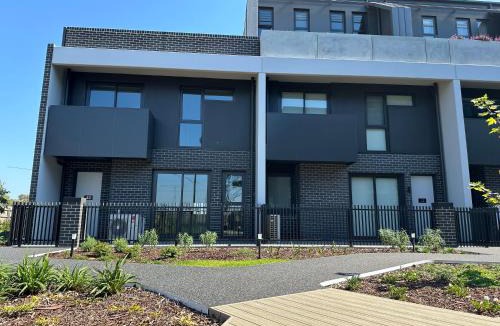 Keysborough House | Shine Keysborough High-end Family Home, Netflix, Top Location