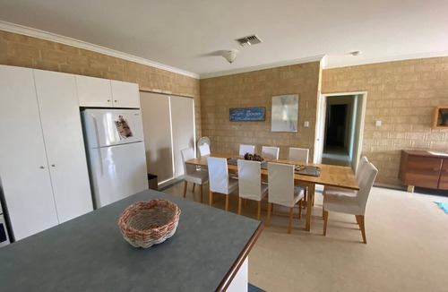 Ledge Point House | Shore 2 please Holiday Home