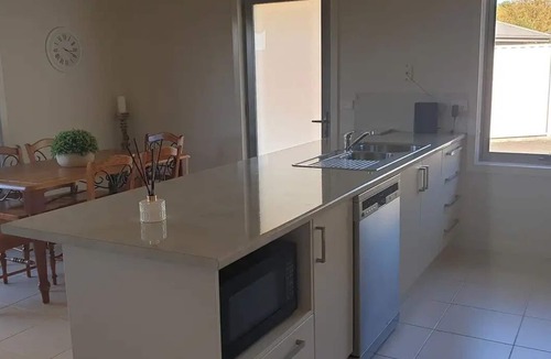 Port Sorell Apartment | Shore beats working