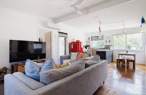 Somers House | Shoreline Sanctuary A Retro Family Beach Shack