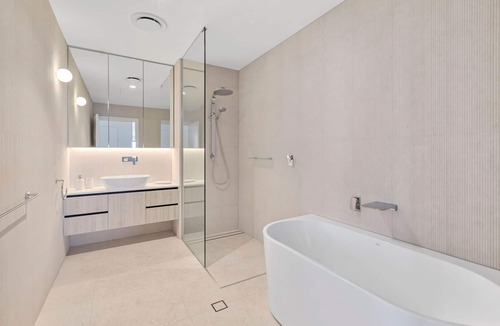 Scarborough Apartment | "Shoreline" - Scarborough Q 4020