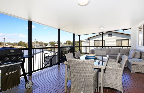 Culburra Beach House | Shores - Pet-Friendly - 1 Min Walk to Beach