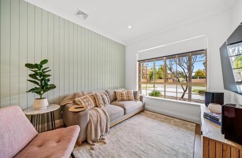 Morley House | Short Stay Sanctuary - Close to airport