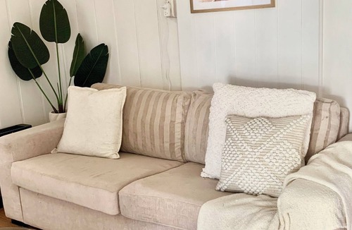 Manning Point House | Short walk from beaches and Club Manning Bowling Club
