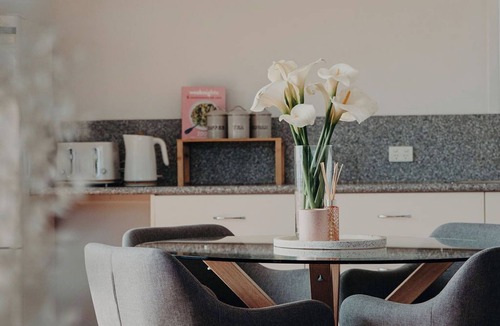 Penguin House | Short walk to the beach and local cafes