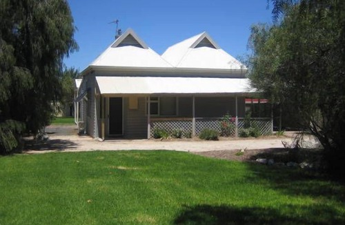 Naracoorte House | Showgrounds Farmhouse B & B Naracoorte