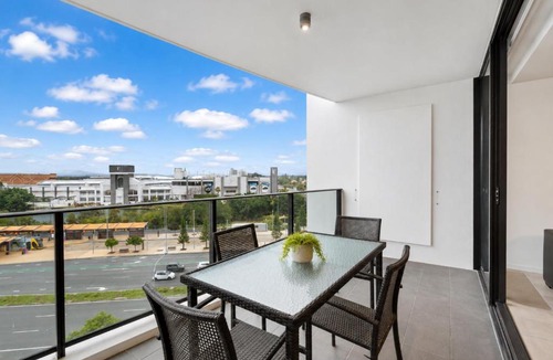 Broadbeach Apartment | Sierra Grand Broadbeach - Walk to Beach & Pacific Fair - Hosted by wowstay