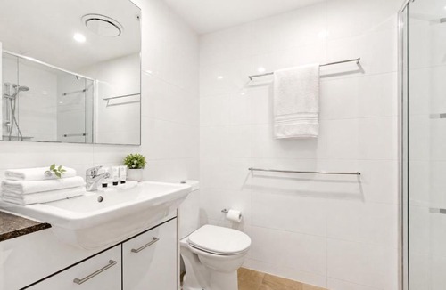 Broadbeach Apartment | Sierra Grand Broadbeach - Walk to Beach & Pacific Fair - Hosted by wowstay