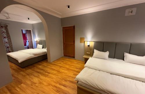Srinagar House | Silk Route