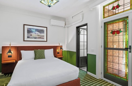 Chatswood Hotel | Silkari The Charrington At Chatswood