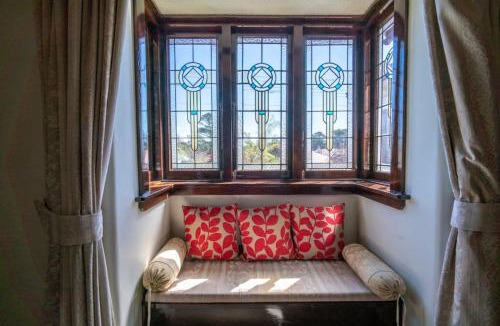 Katoomba House | Silver Mist - Art Deco, Central Heating and Fireplace
