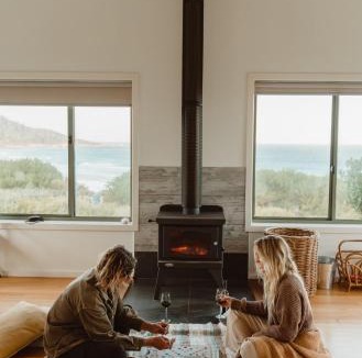 Bicheno House | Silver Moon at Half Moon