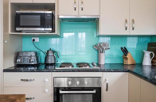 Silver Sands House | Silver Myrtle Shack - Aldinga Beach - C21 SouthCoast Holidays