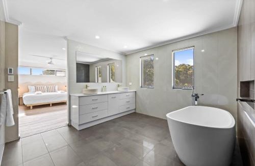 Silver Sands House | Silver Sands Sanctuary - 6BR Beachside Luxury