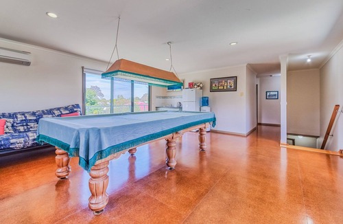 Silverleaves House | Silverleaves Sensation! Large family holiday home on Saunders!