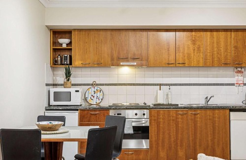 Perth Central Business District Apartment | Simple City Accommodation Near CBD