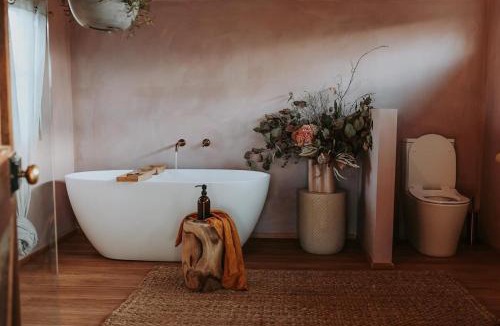 Ross Ski Chalet | Simplistic Luxury Cottage, Ross