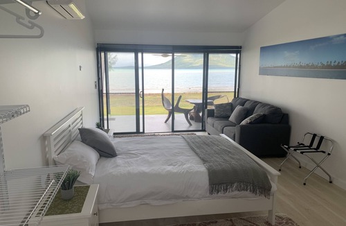 Whitsundays Resort | Sinclair Bay Resort (Unit 1) - Peaceful waterfront retreat on private estate