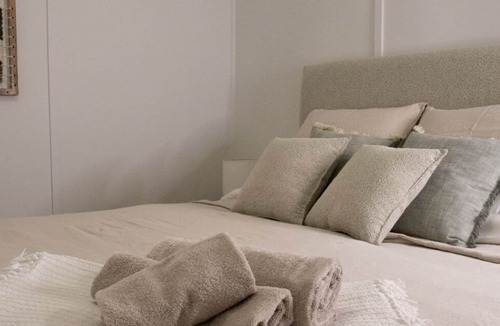 Singleton House | Singleton Seaside Bungalow Retreat 3 minute walk to the beach.