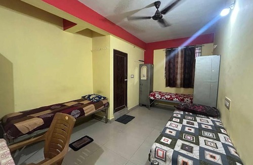 Vyalikaval HBCS Layout Bed & Breakfast | SIRI Krishna Gents PG