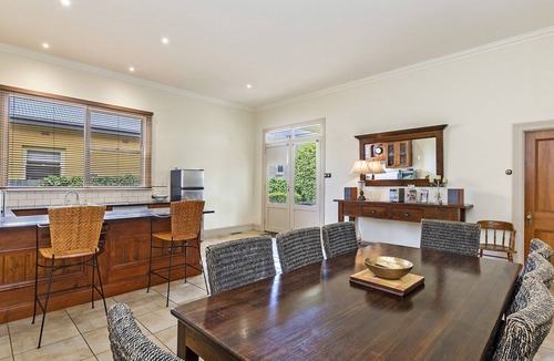 Warrnambool House | Situated in the CBD district with easy access to all Warrnambool has to offer