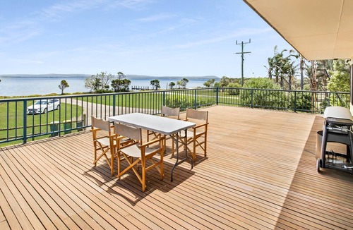 Raymond Island Cottage | Situated overlooking the beautiful Lake King