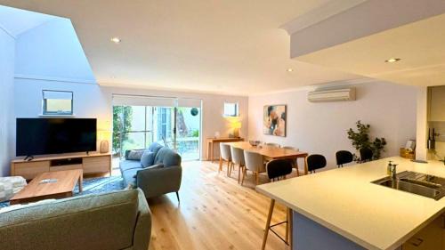 Broadwater Villa | SixtySix at Cape View