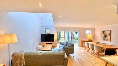 Broadwater Villa | SixtySix at Cape View