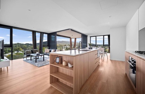 Indooroopilly Apartment | Sky-High Retreat view& Shopping at Your Doorstep