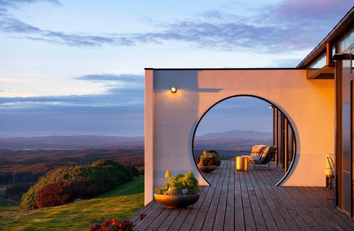 Mount Franklin House | Sky High: stunning, iconic, dramatic