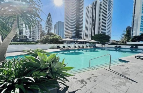 Broadbeach Apartment | Sky Lounge 4BR Sub Penthouse