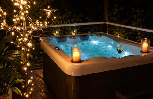 Rocky Point House | Sky: rainforest and ocean views with jacuzzi