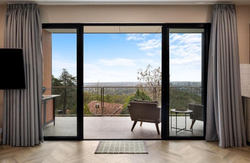 Belair Apartment | Sky Suite - A Panoramic Designer Studio in the Hills