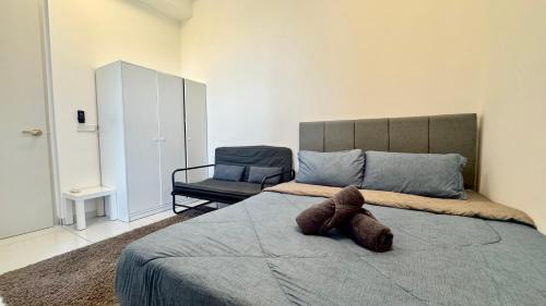Bukit Indah Apartment | Sky Trees Bukit Indah netflix and wifi