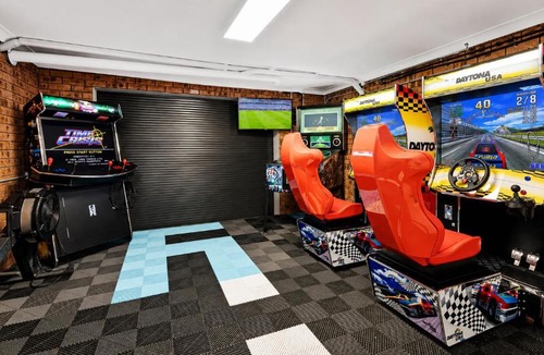 Malua Bay House | SKYES BEACH HOUSE spas sauna arcade machines