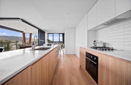 Indooroopilly Apartment | SkyHigh Retreat view and Shopping at Your Doorstep