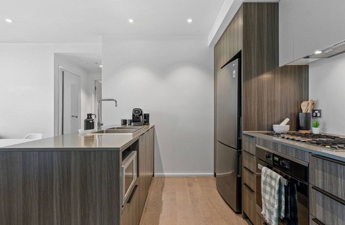 Docklands Apartment | Skyline Dreams: 3BR Luxury Above Docklands / City Views & Pool