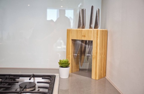 Docklands Apartment | Skyline Dreams: 3BR Luxury Above Docklands / City Views & Pool