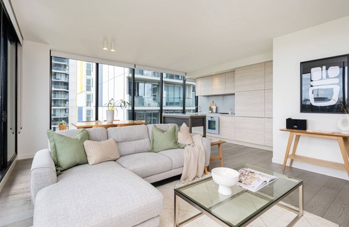 South Yarra Apartment | Skyline Serenity with Rooftop Pool