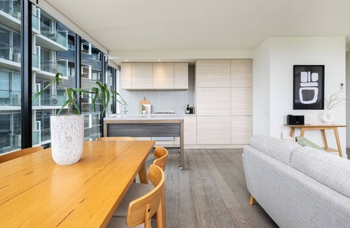 South Yarra Apartment | Skyline Serenity with Rooftop Pool