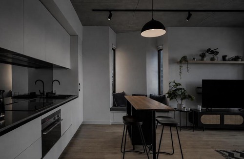 Cremorne Apartment | Skyline Suites - Cosy Retro Retreat, Walk to MCG