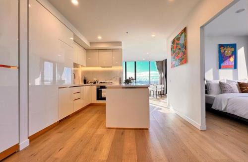 Box Hill Apartment | Skyline Views Premium 2B2B Free Parking Box Hill