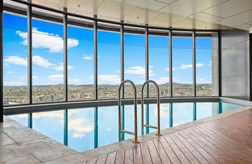 Brisbane Central Business District Apartment | Skytower 72nd Floor 3BR with Parking, Pool and Gym