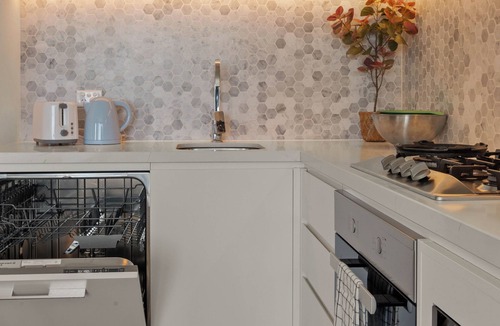 Box Hill Apartment | Skyview Retreat Whitehorse Tower