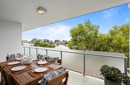 New Farm Apartment | Sleek 2-Bed with Balcony and Communal BBQ Area